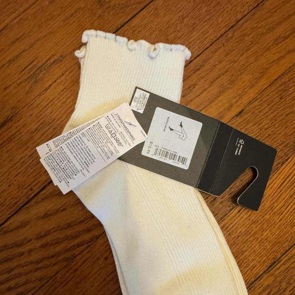 GAP 2-pr off-white Ruffle Socks - Picture 3 of 3